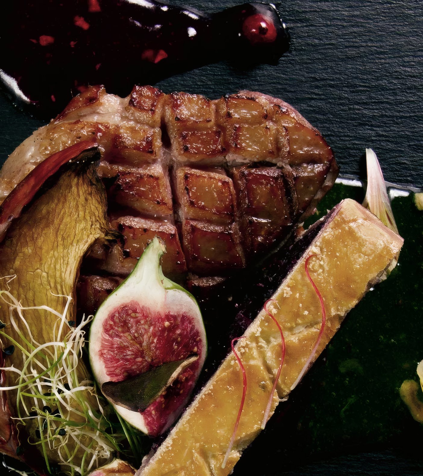 A crosshatched sear on a sliced cut with figs