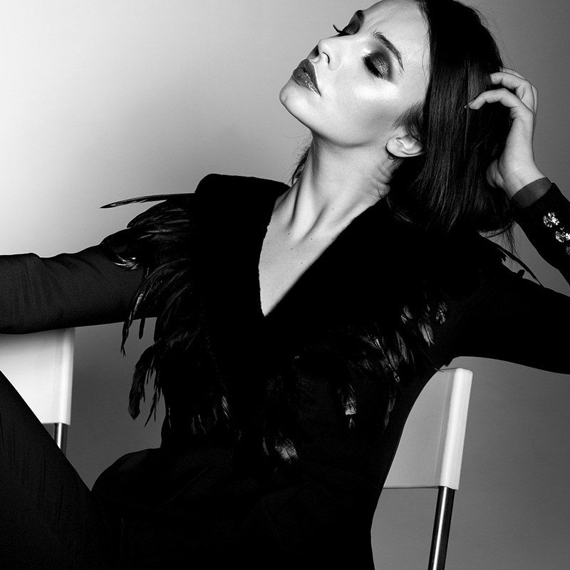 Clara Voss, Wardrobe Editor