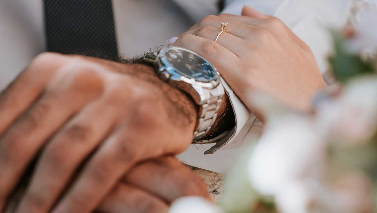 One Watch, Three Straps: Office, Weekend, Travel