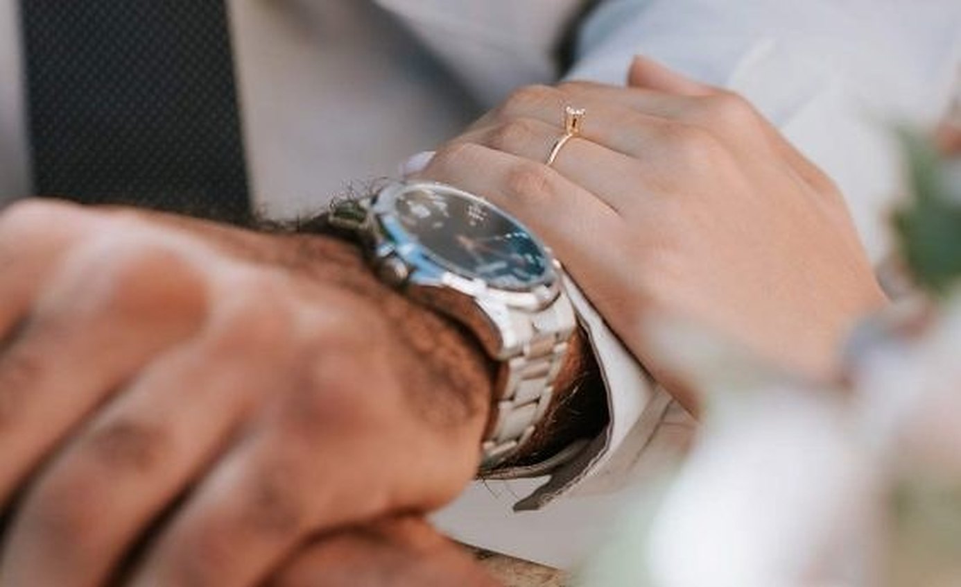 One Watch, Three Straps: Office, Weekend, Travel