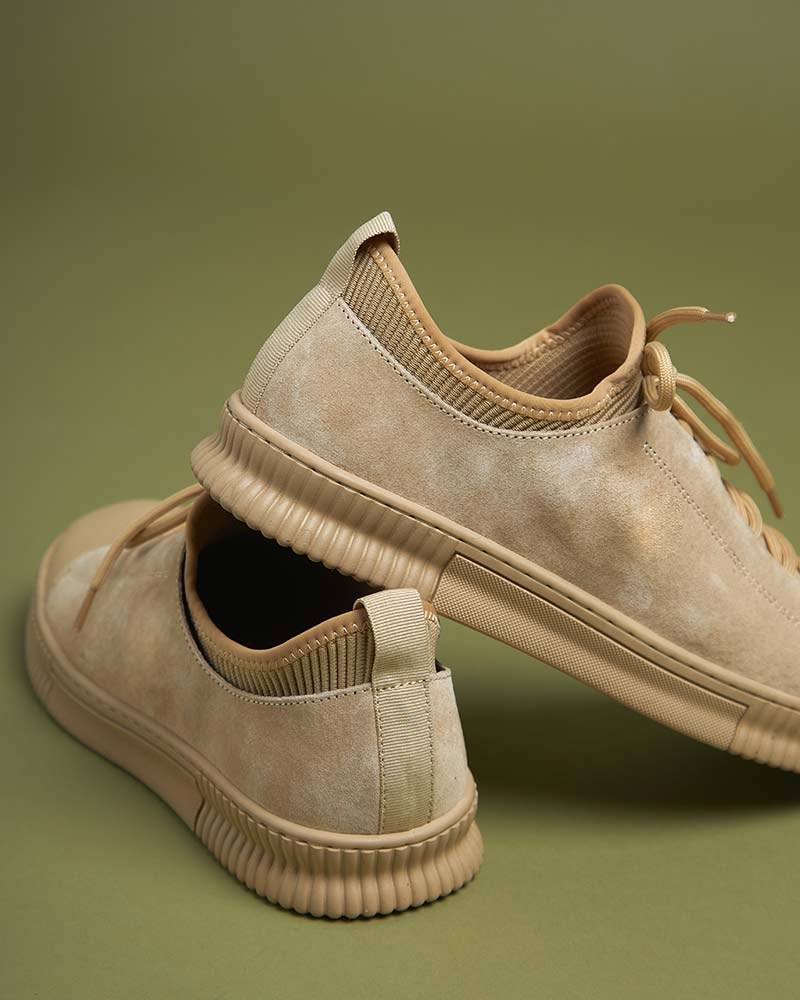 The White Sneaker, Kept White