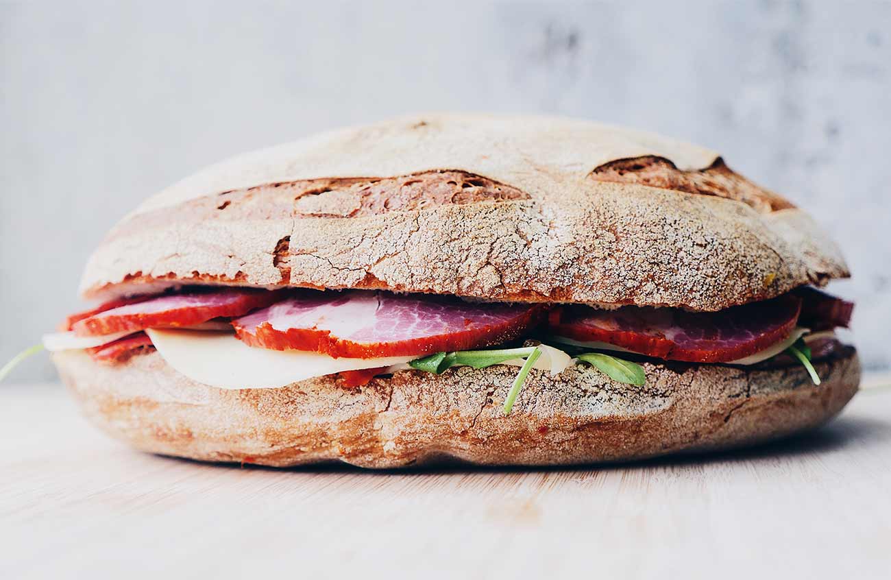 A panino with prosciutto and mozzarella