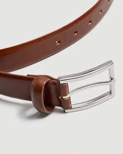 Grain leather belt detail