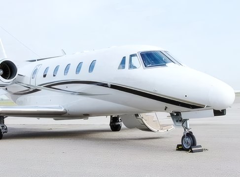 A light jet on the apron
