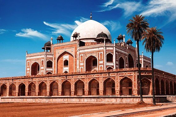 Humayun&rsquo;s Tomb in Delhi at the end of its garden path
