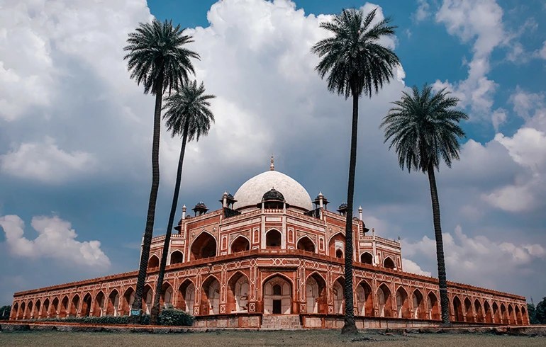Humayun&rsquo;s Tomb in Delhi framed by palms