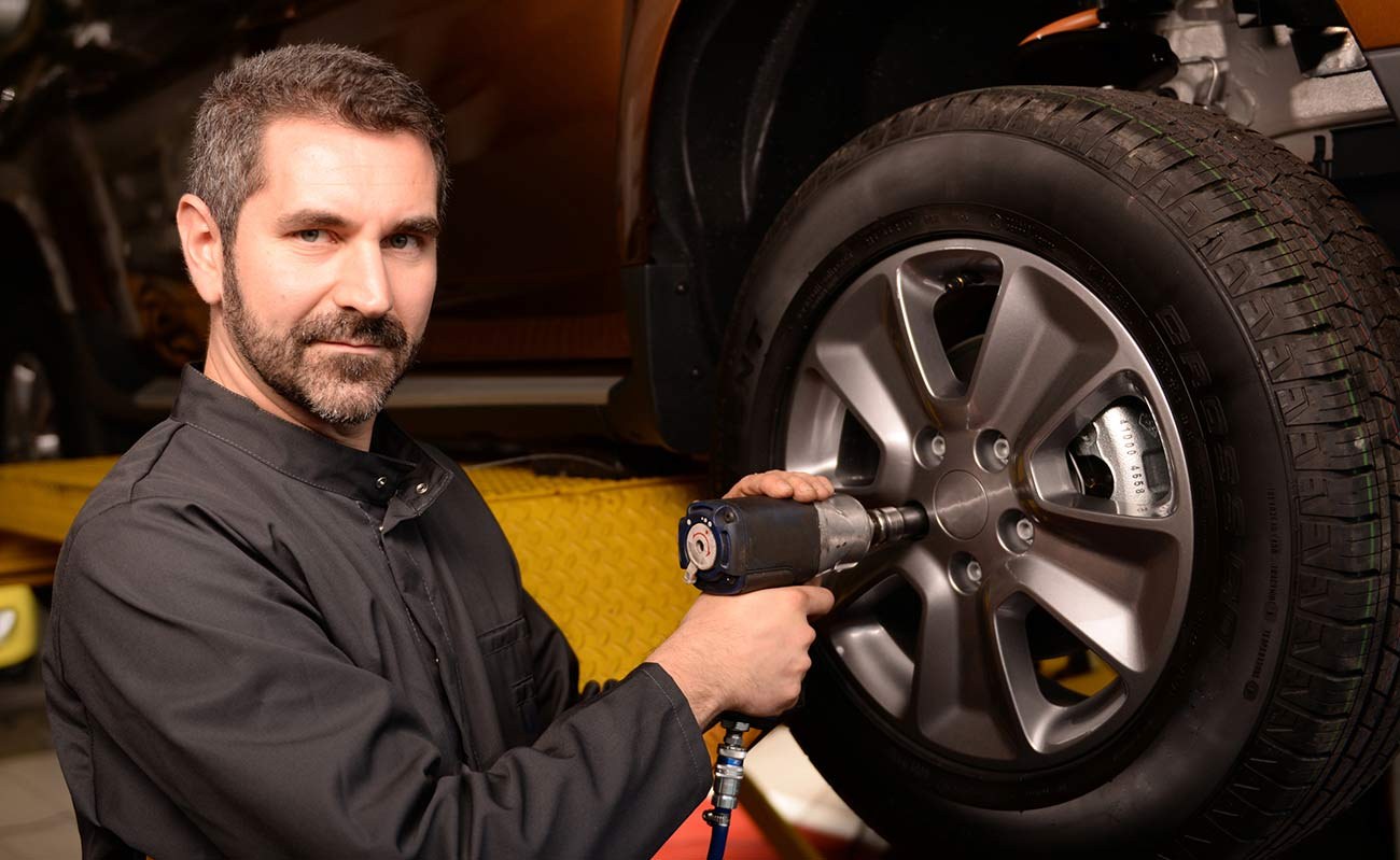 A mechanic with a wheel gun