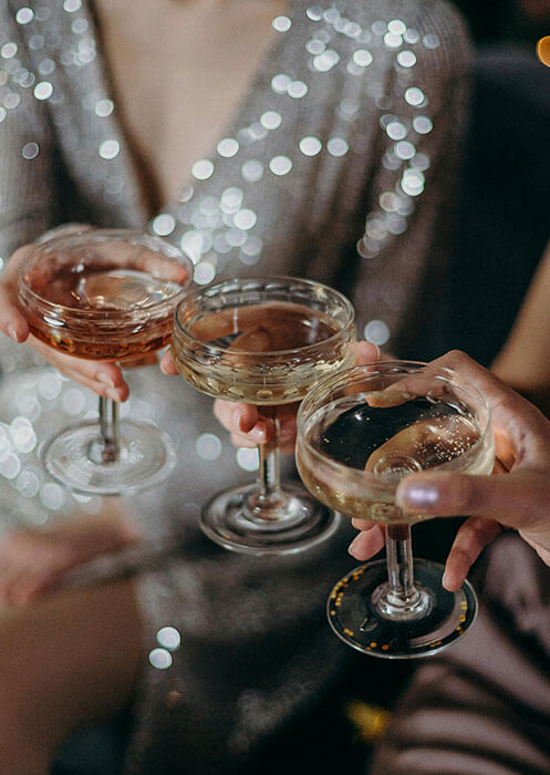 Hands in sequins raising coupes