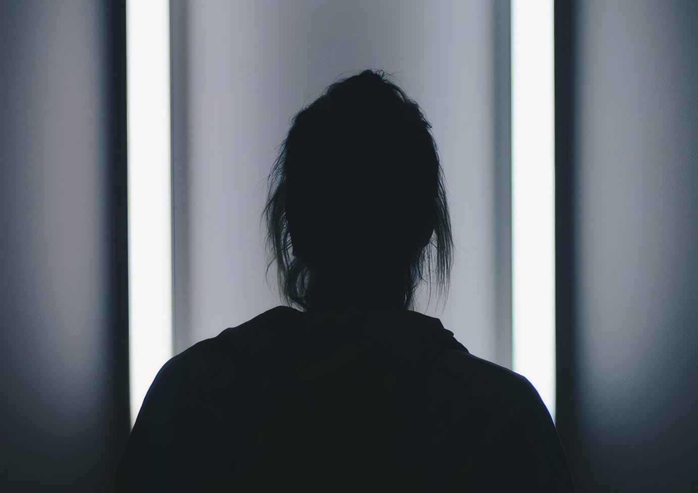 A model between two strip lights