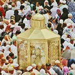 Pilgrims around a golden lantern