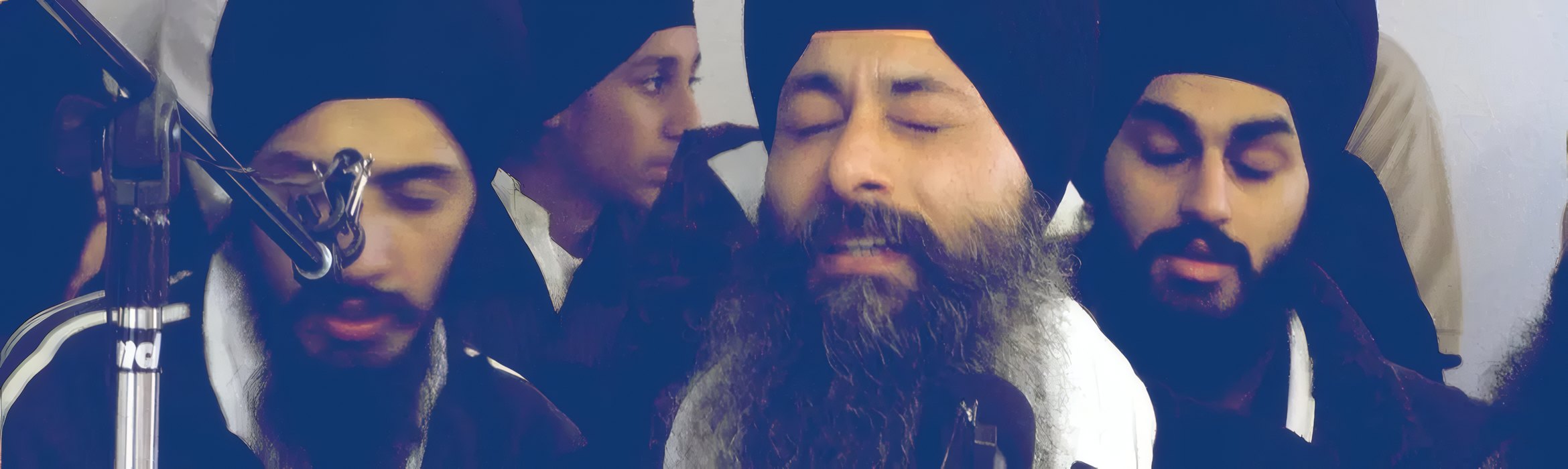 Ragis singing kirtan in the darbar hall