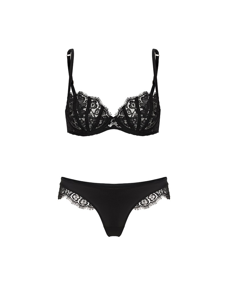 The Noir lace set, packed