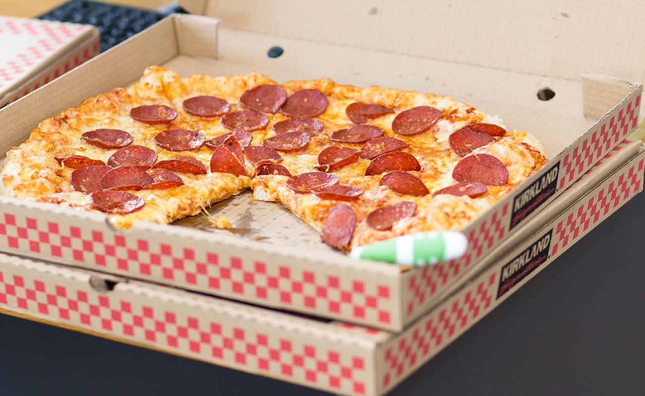 A pepperoni pie in its box