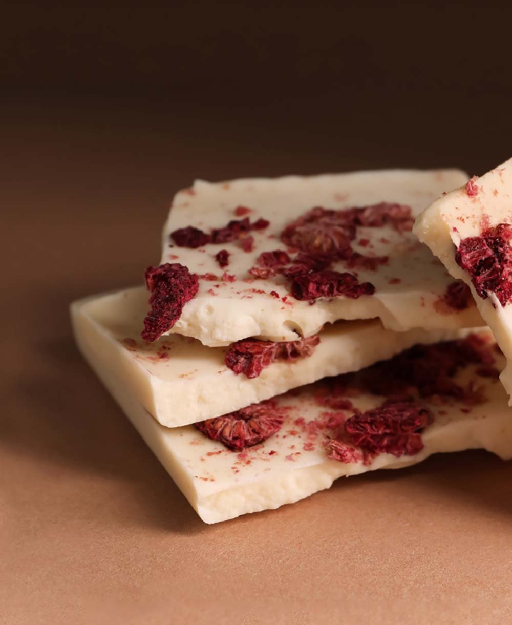 White chocolate bark with raspberries