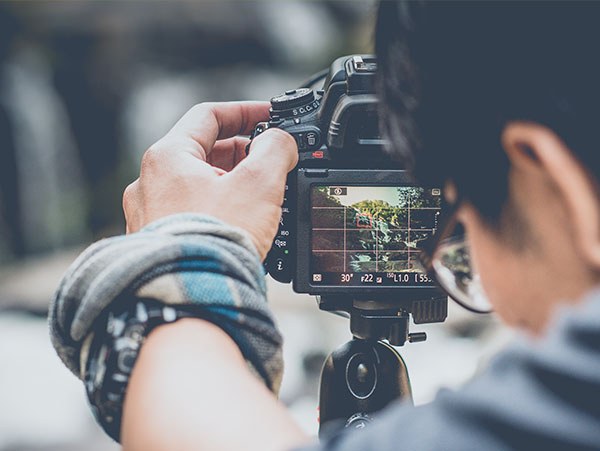 Framing a view on the camera's screen