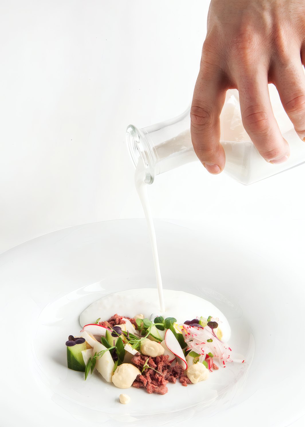 Smoked cream poured over beef tartare