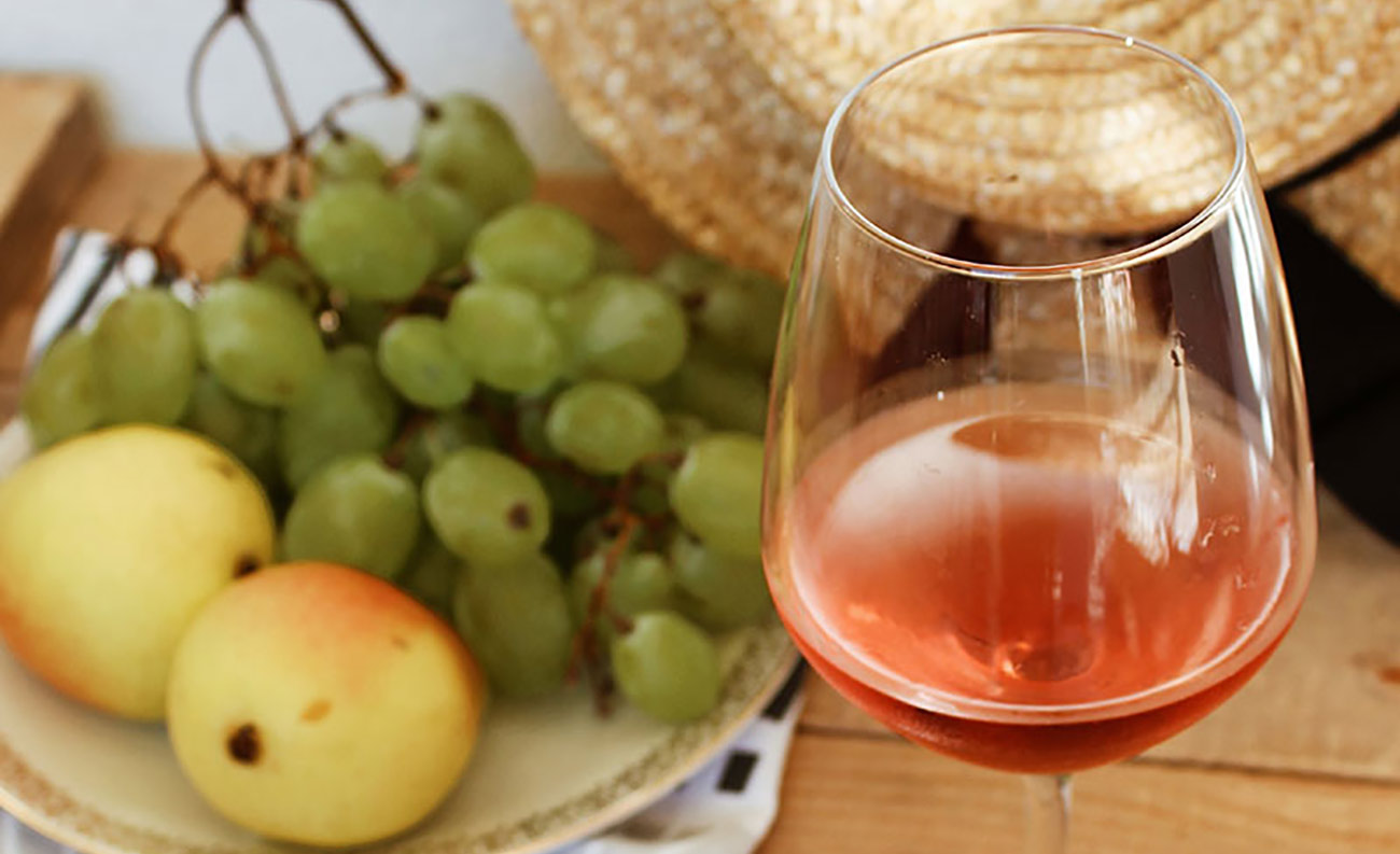 Rosato and pears on the terrace table