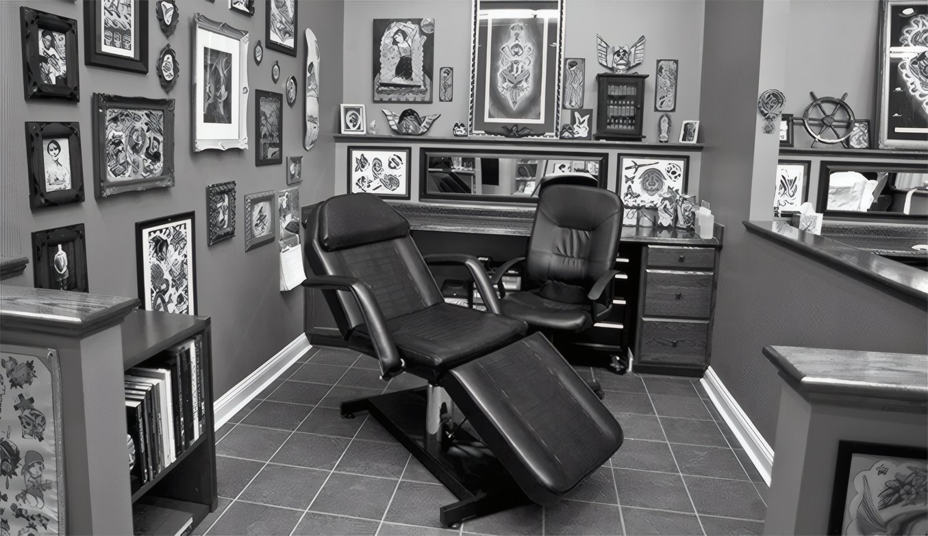 The tattoo room, a chair and the drawings on the wall