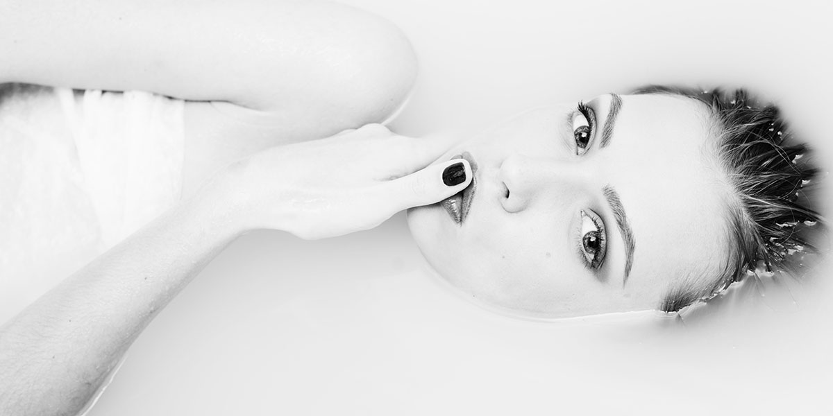 A face lying in white